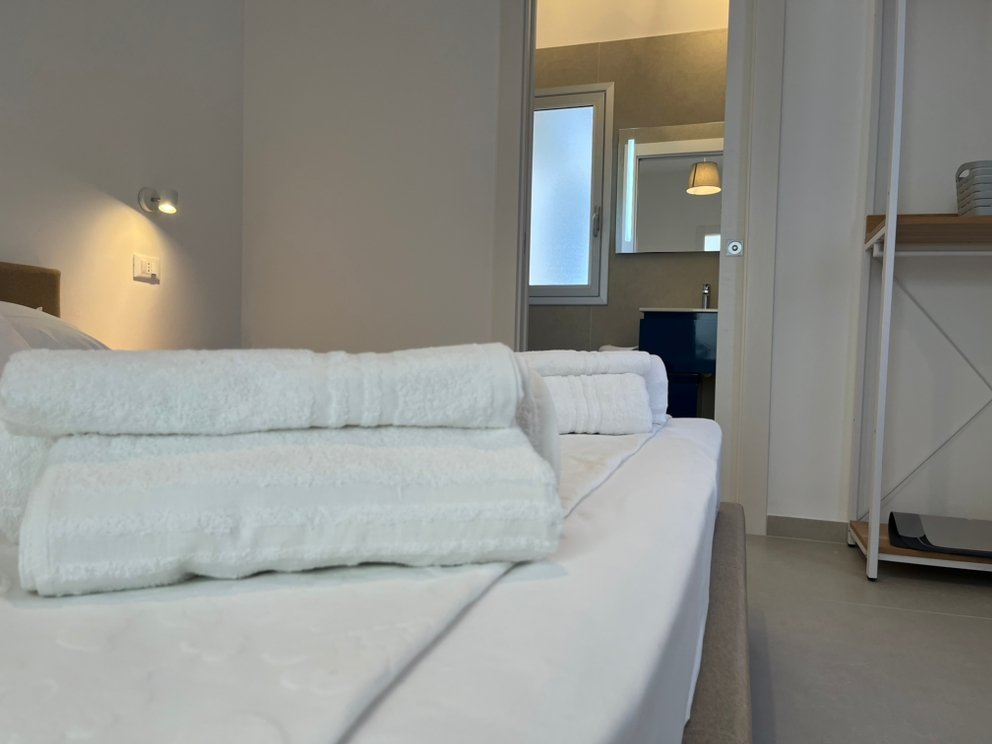 295411_651A0EE3-69E9-48A0-84EF-5A37659A9BABL0001